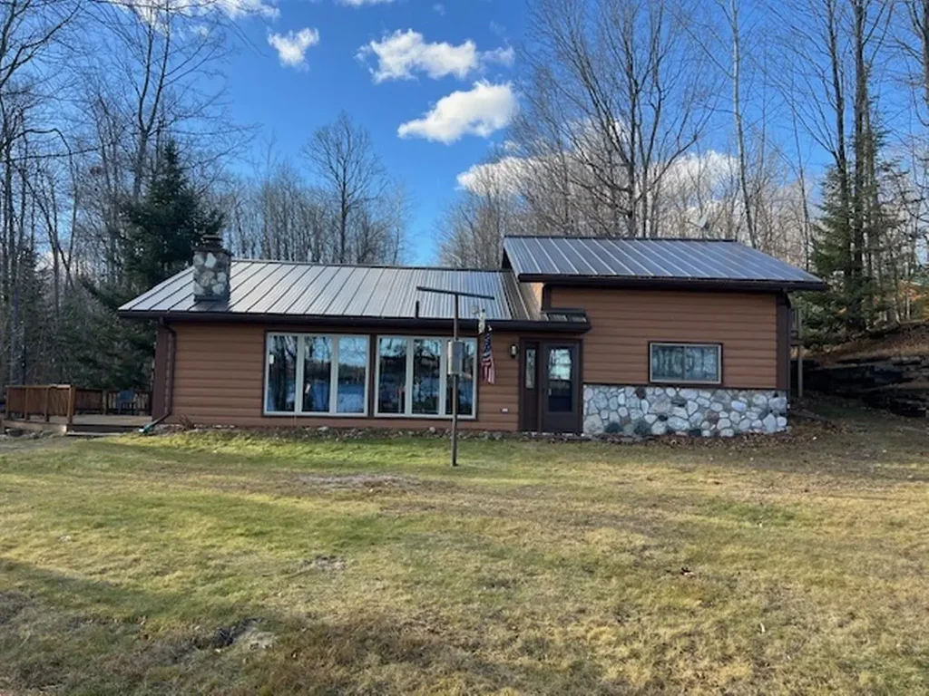 1462 Lily Lake Ln, Pickerel