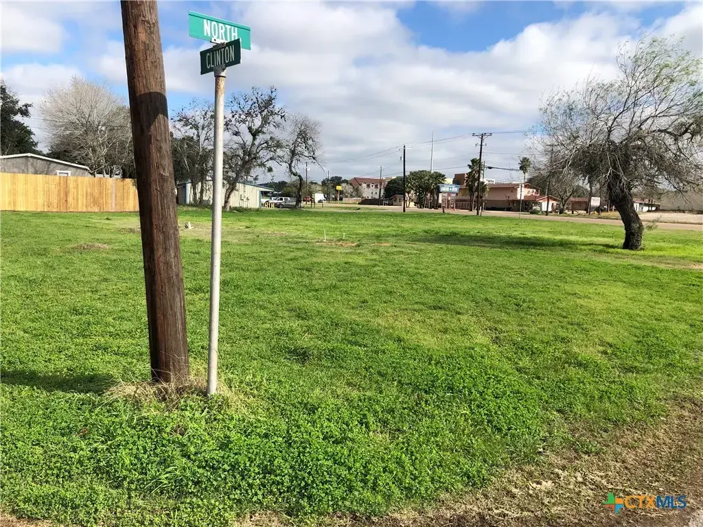 100 North Street, Cuero