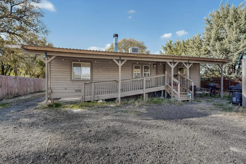 30 Camino De Los Chavez, Belen