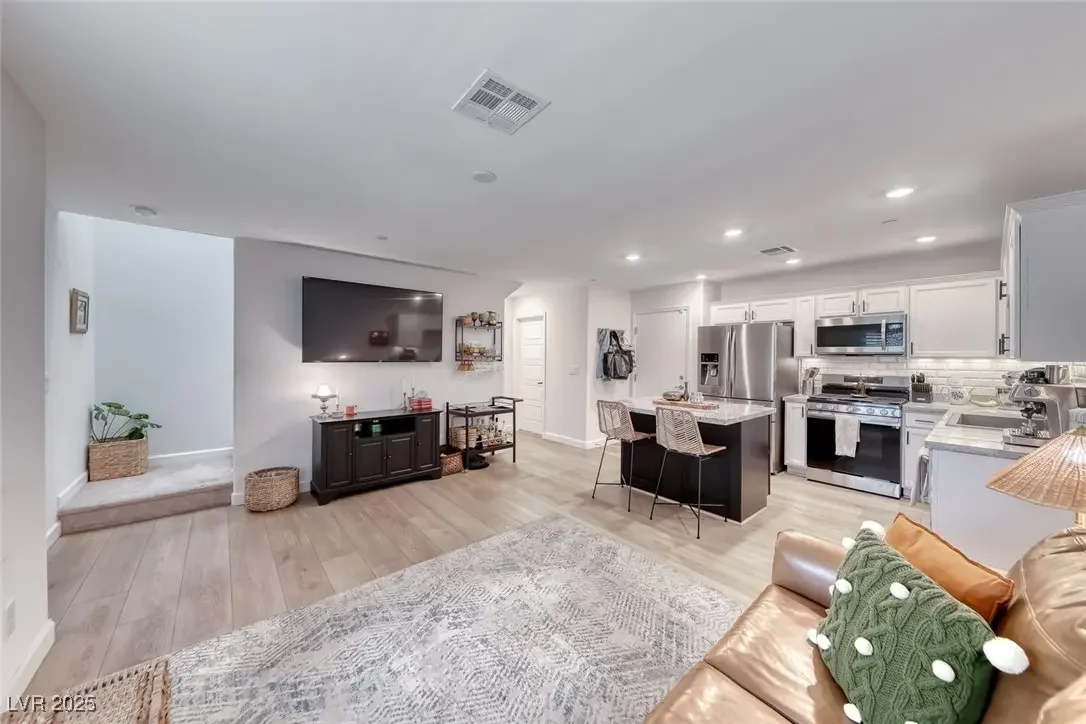 Photo of Listing #2735740