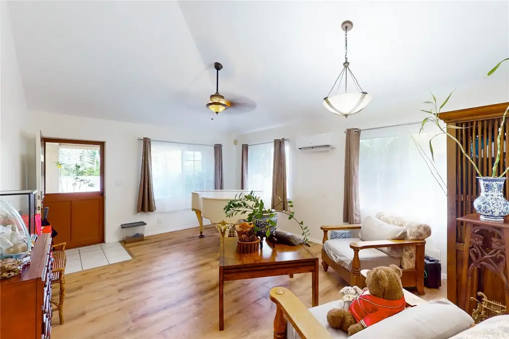 91-1022 Hokuwekiu Street, Kapolei