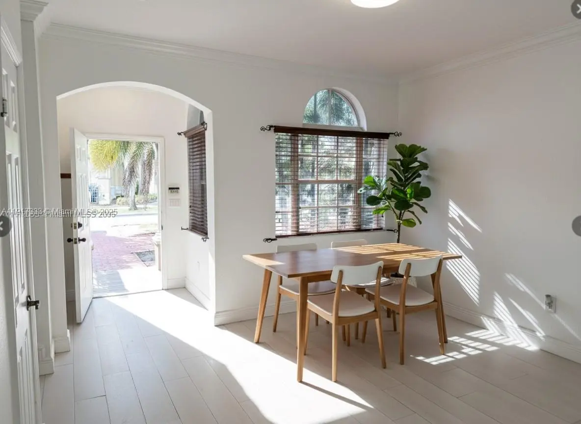 Photo of Listing #A11917333