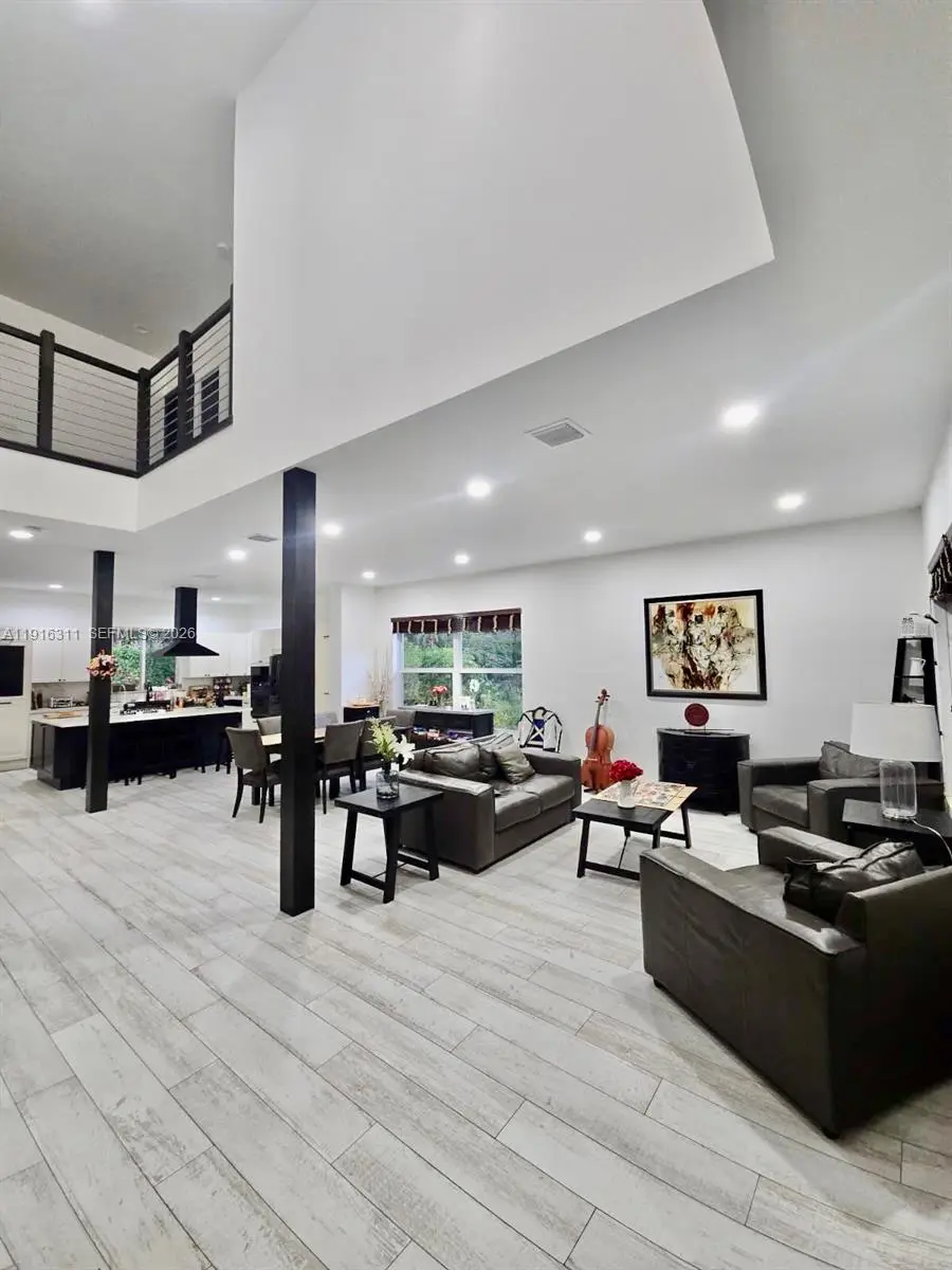 Photo of Listing #A11916311