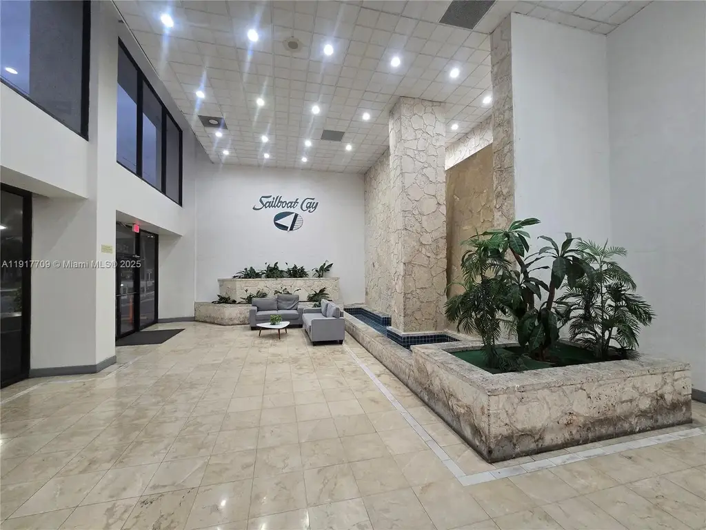 13499 Biscayne Blvd Cum8, North Miami