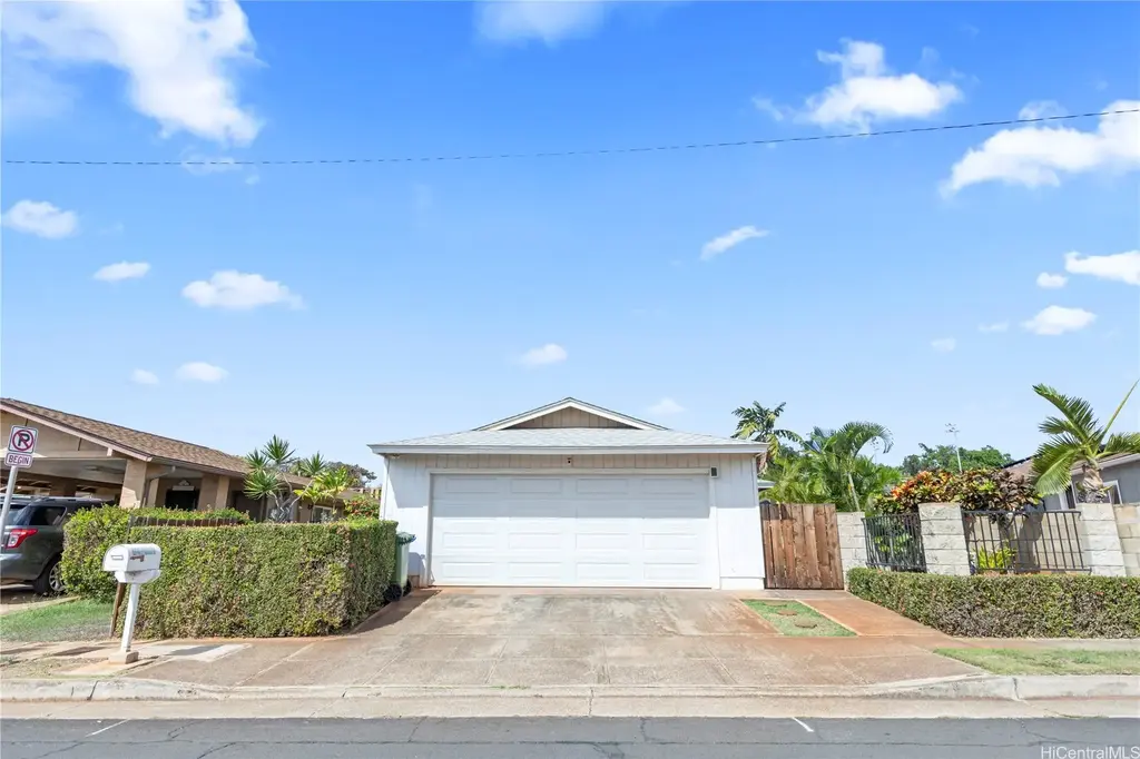 94-801 Kaapuna Place, Waipahu