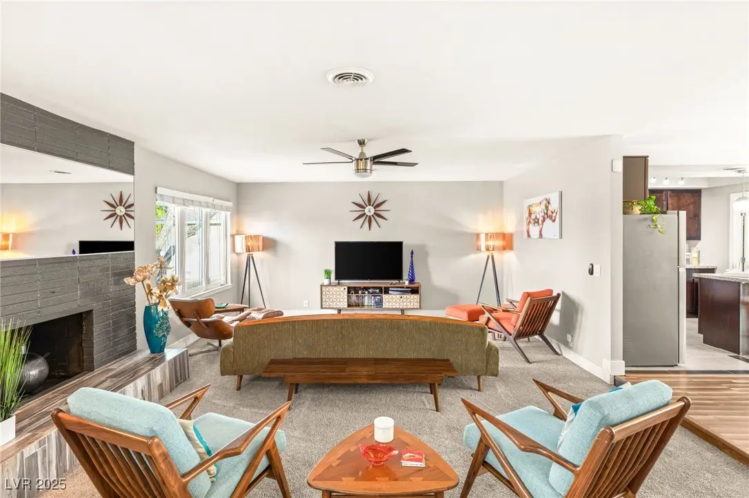 Photo of Listing #2736575