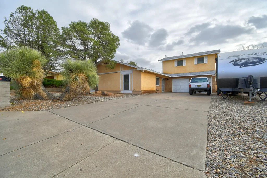 6304 Harper Drive Ne, Albuquerque