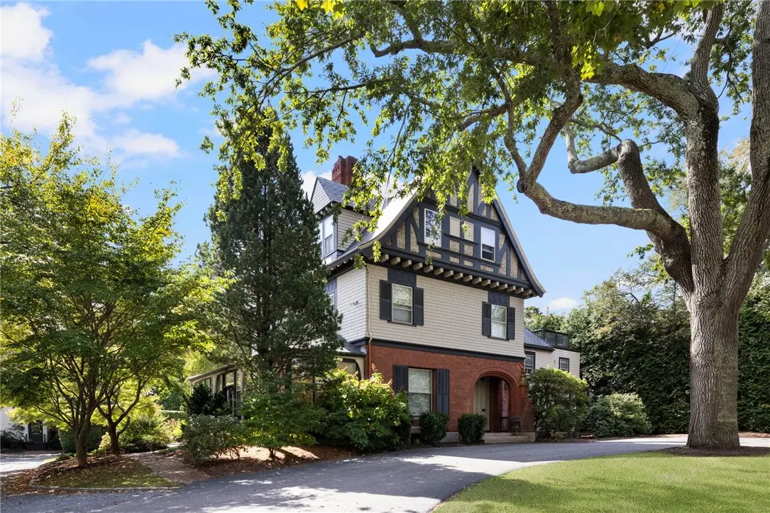 107 Old Beach Rd # 2, Newport