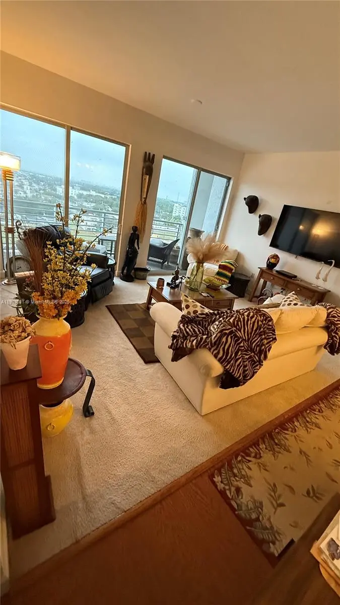 Photo of Listing #A11917001