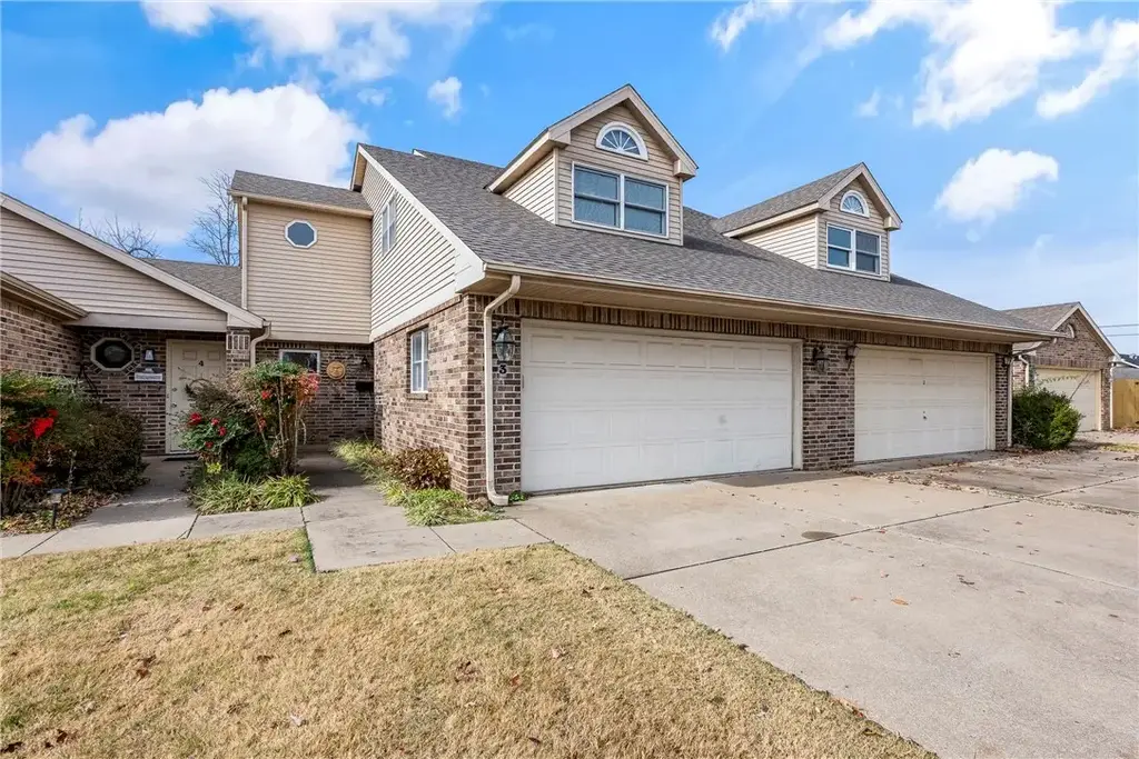 1020 W Cypress Street 3, Rogers