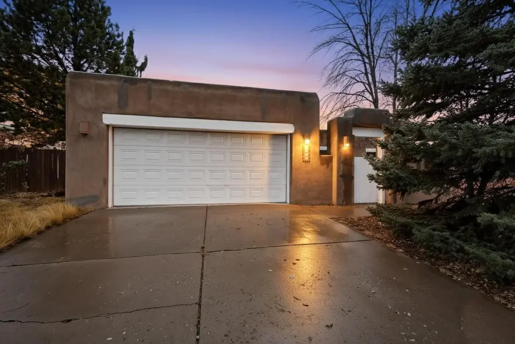 2712 Sol Y Luz, Santa Fe