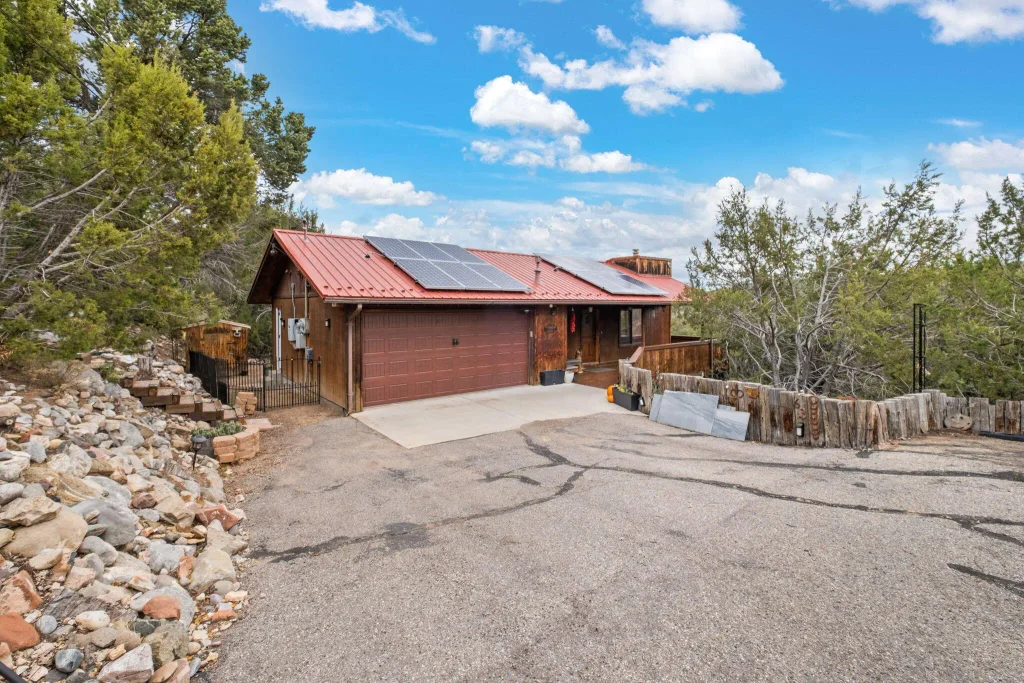 63 Manana Drive, Cedar Crest