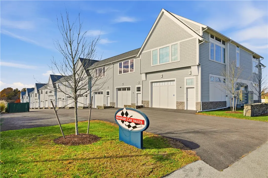 55 John Clarke Rd # 3, Middletown