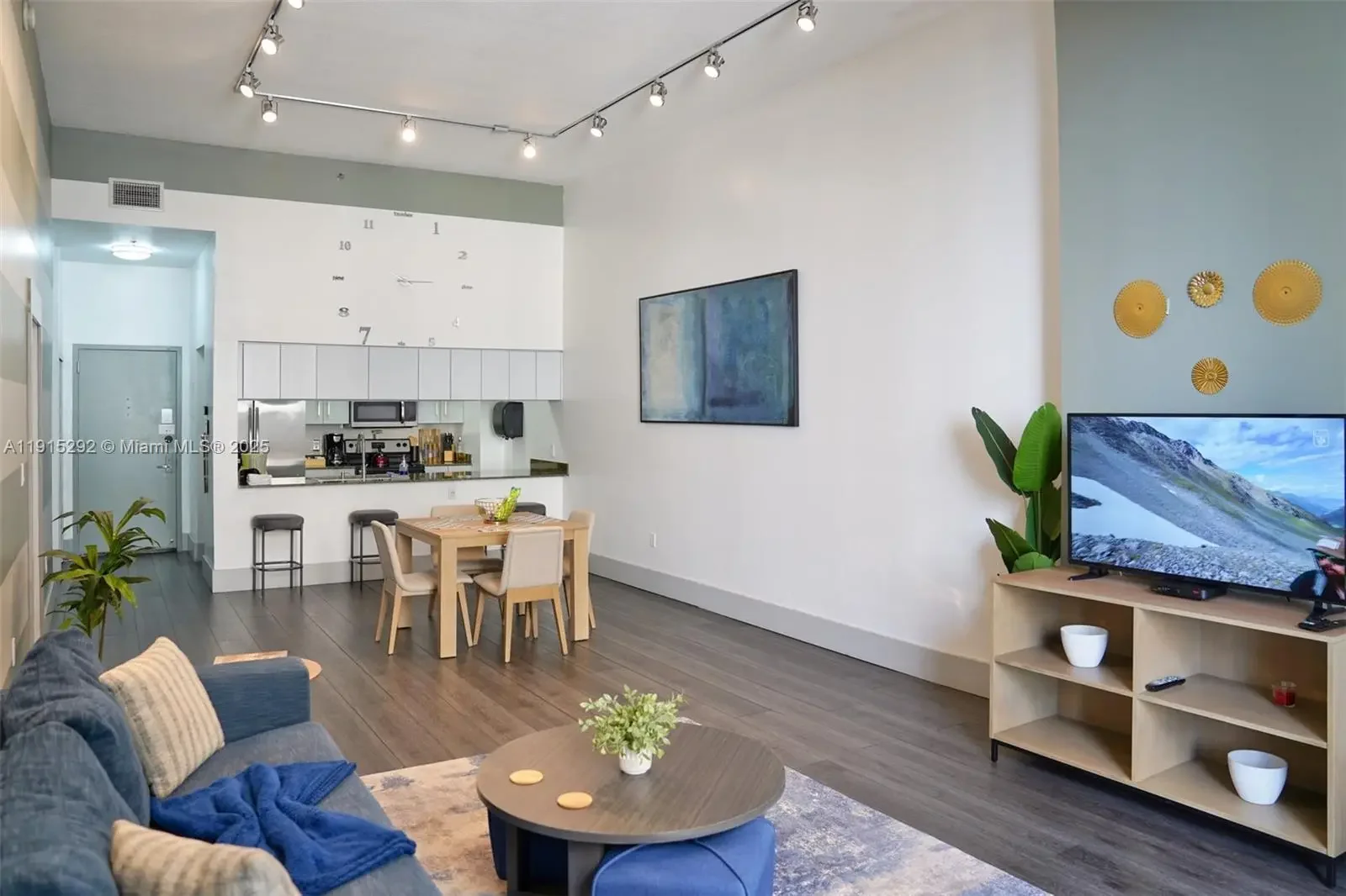 Photo of Listing #A11915292