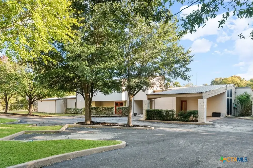 2613 Creek Side Drive, Temple