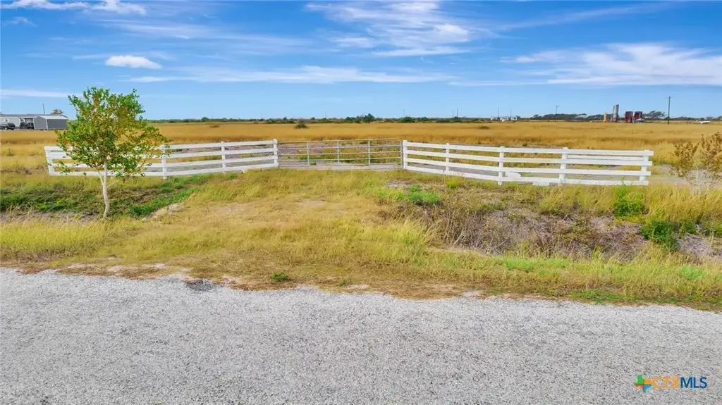 730 County Road 227, Ganado