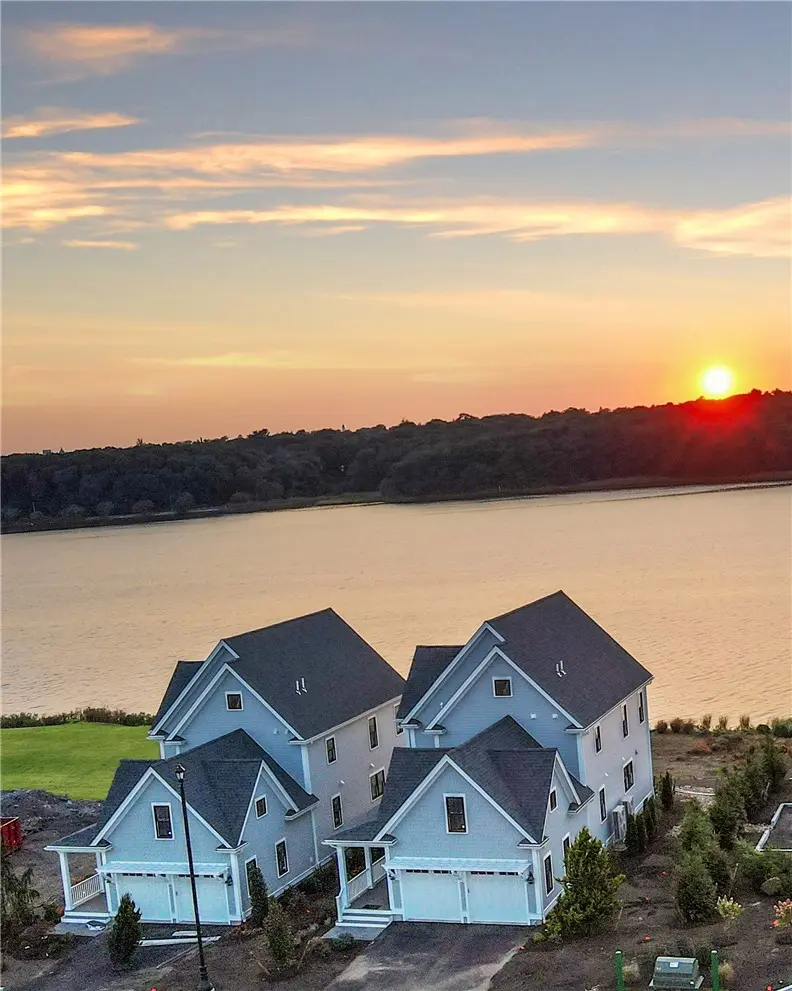 132 East Point Dr, East Providence