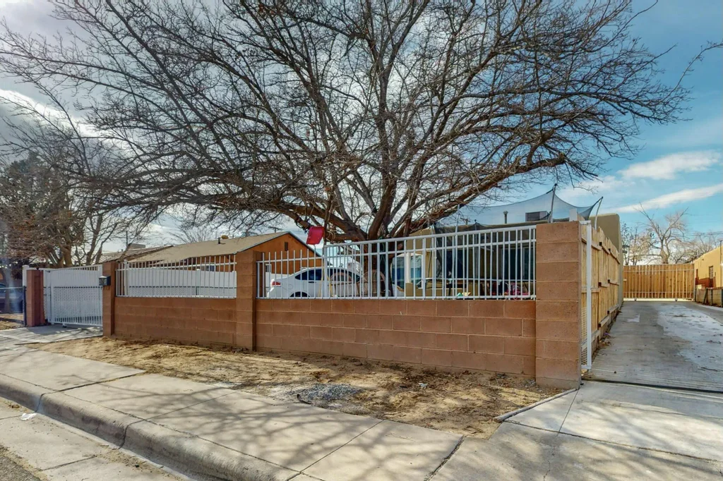 409 57th Street Nw, Albuquerque