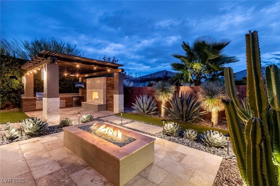 Photo of Listing #2736600