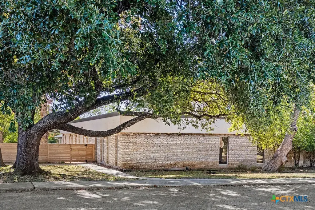 715 W Hopkins Street 101, San Marcos
