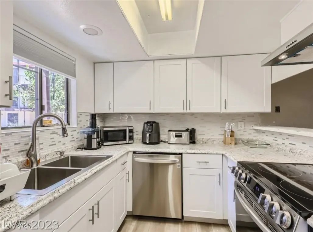 Photo of Listing #2737460