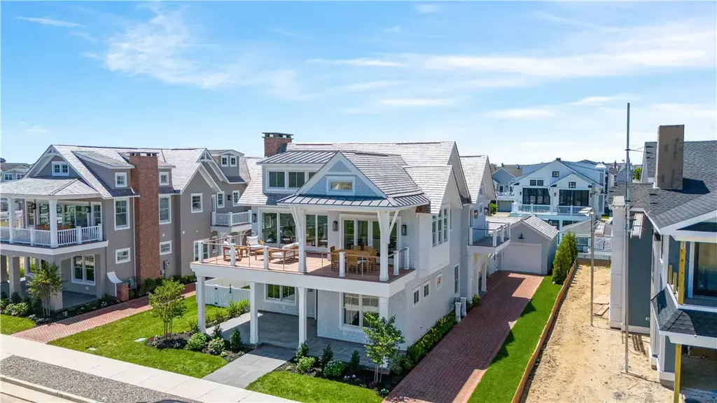 815 Ocean Rd, Narragansett