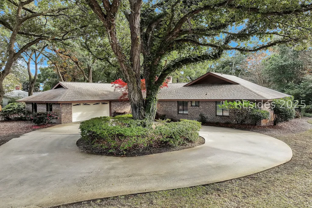 124 Coggins Point Road, Hilton Head Island