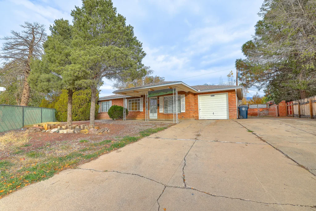 2812 Los Arboles Court Ne, Albuquerque