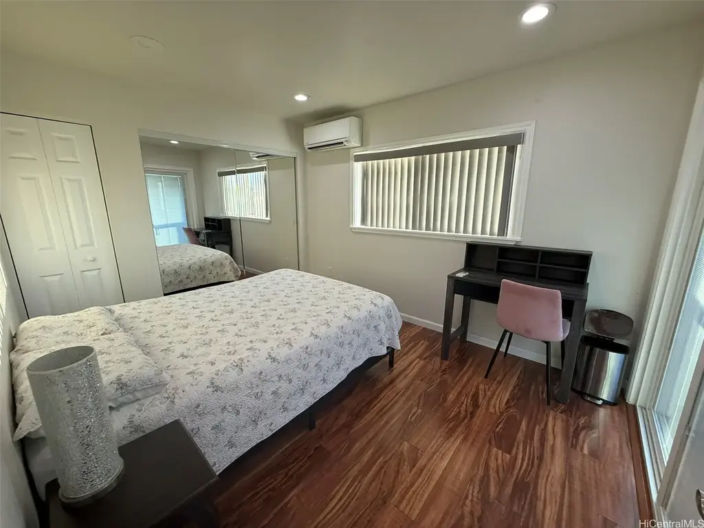 1380-b Hoona Street, Pearl City