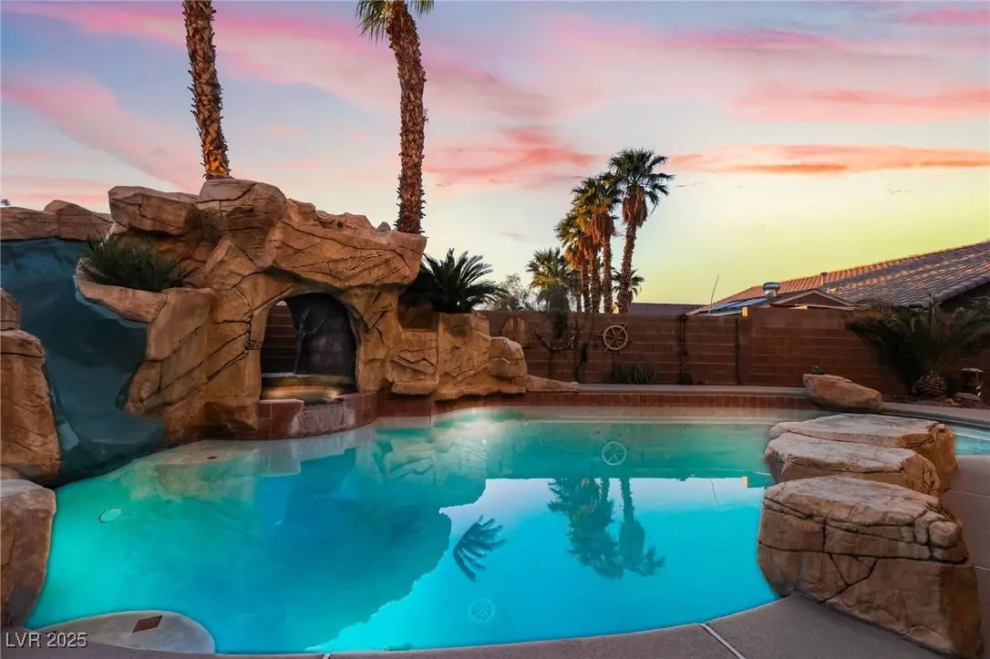 Photo of Listing #2737589