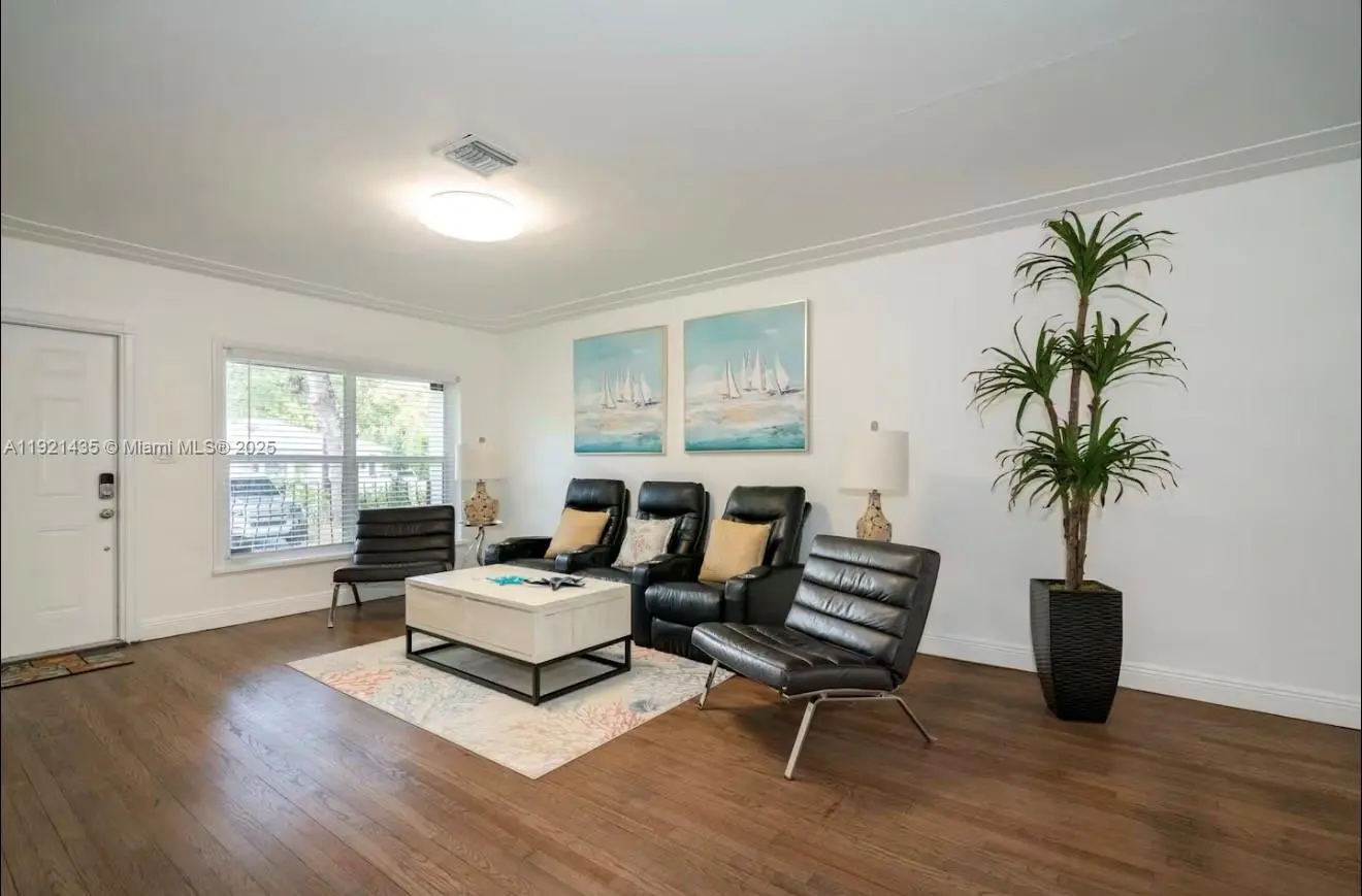 Photo of Listing #A11921435