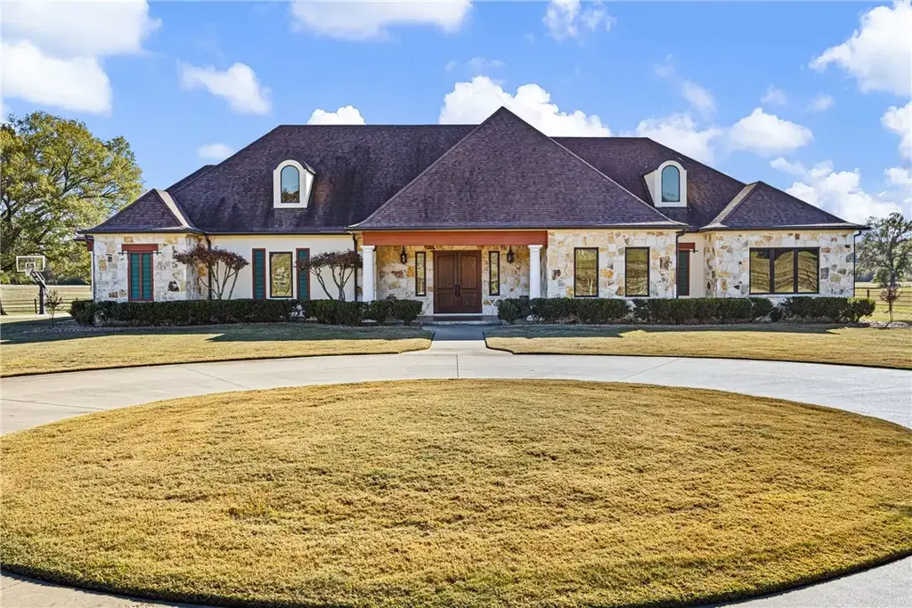 2365 W Gum Log Road, Russellville