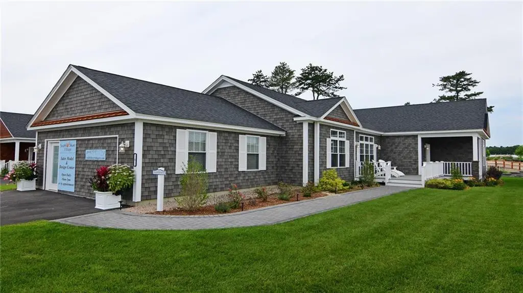 639 South Shore Village Blvd # E30b, South Kingstown