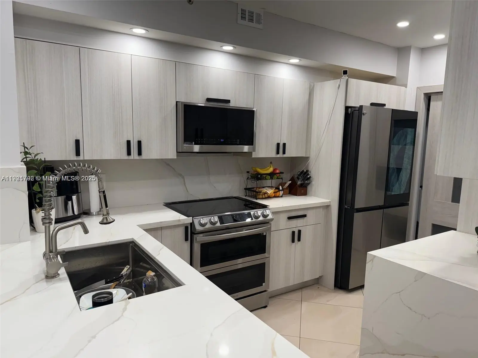 Photo of Listing #A11921792