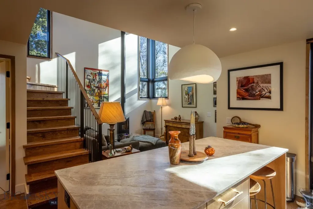 231 1/2 S D Street, Livingston