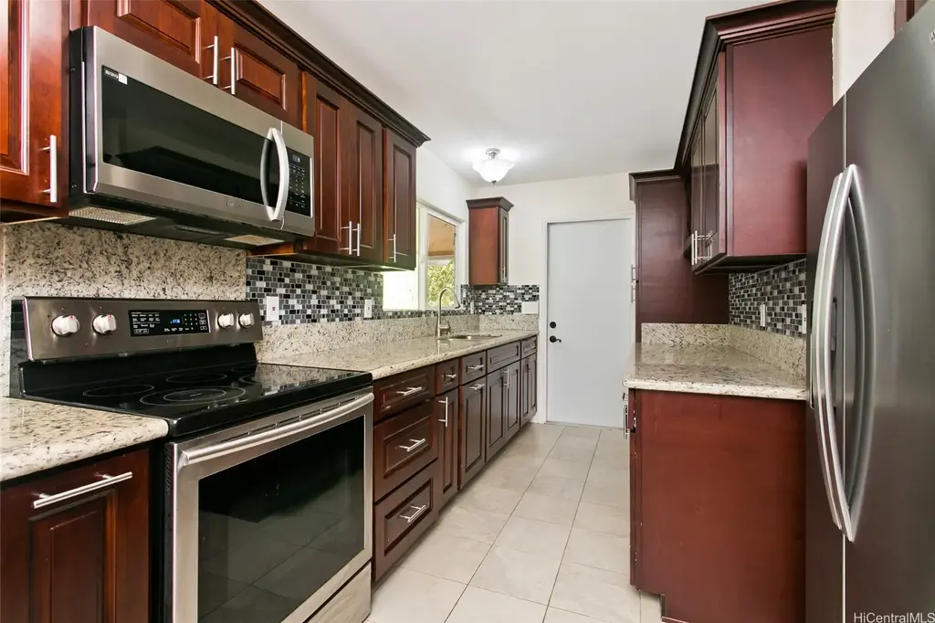 1740 Kamohoalii Street, Honolulu
