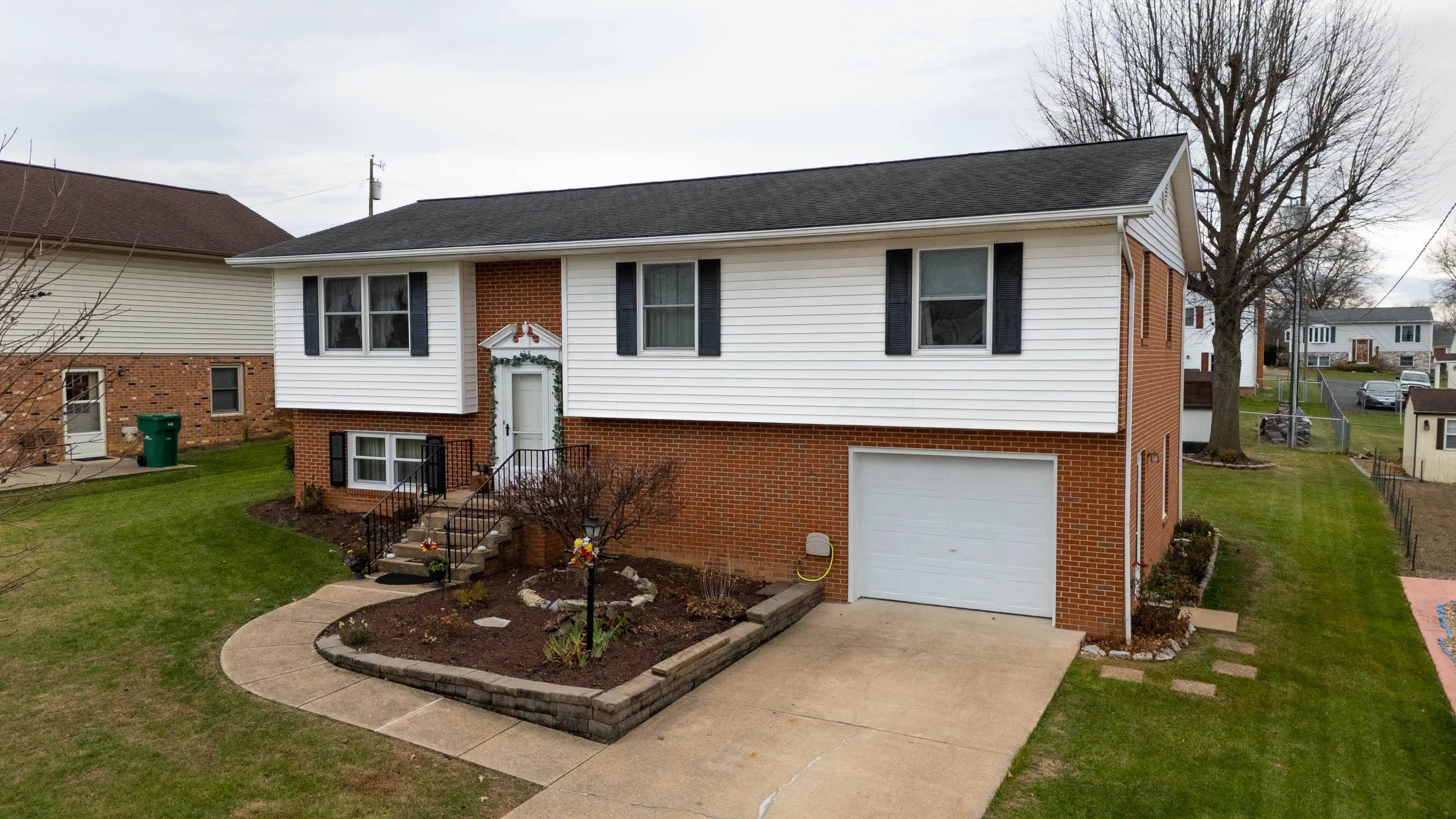 138 First St, Broadway