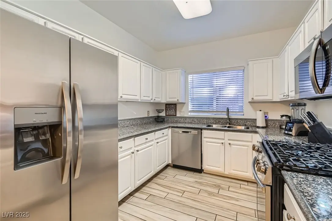 Photo of Listing #2738016