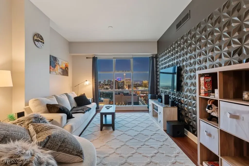 Photo of Listing #2737414