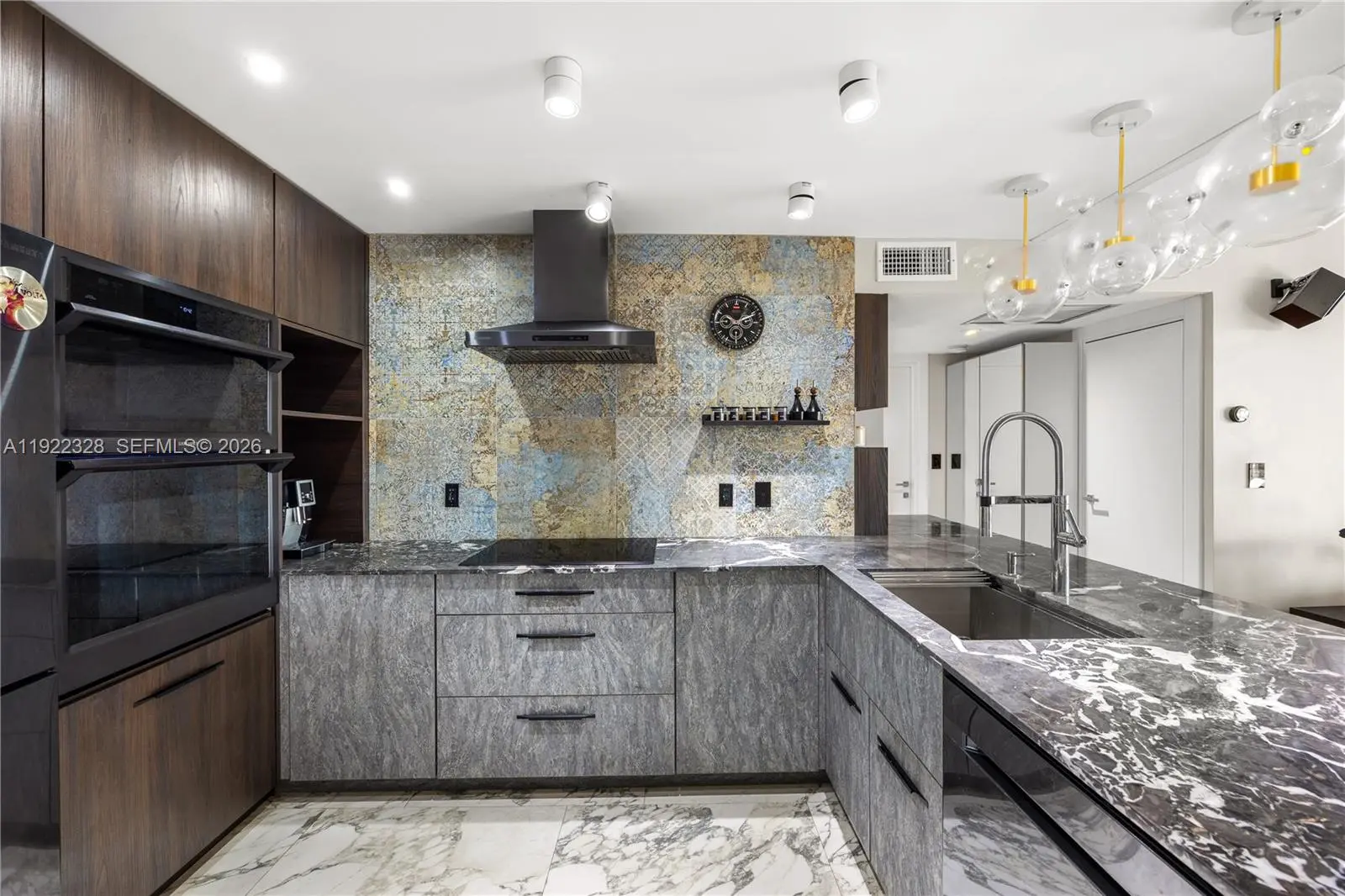 Photo of Listing #A11922328