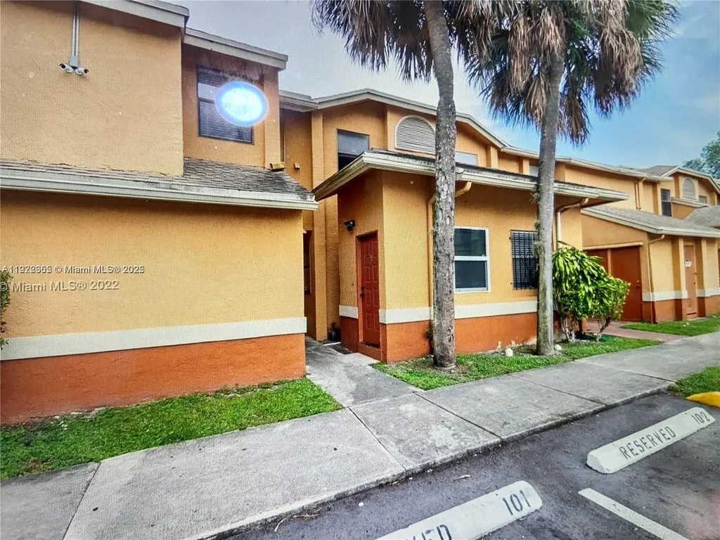 2471 Nw 56th Ave 2-15, Lauderhill