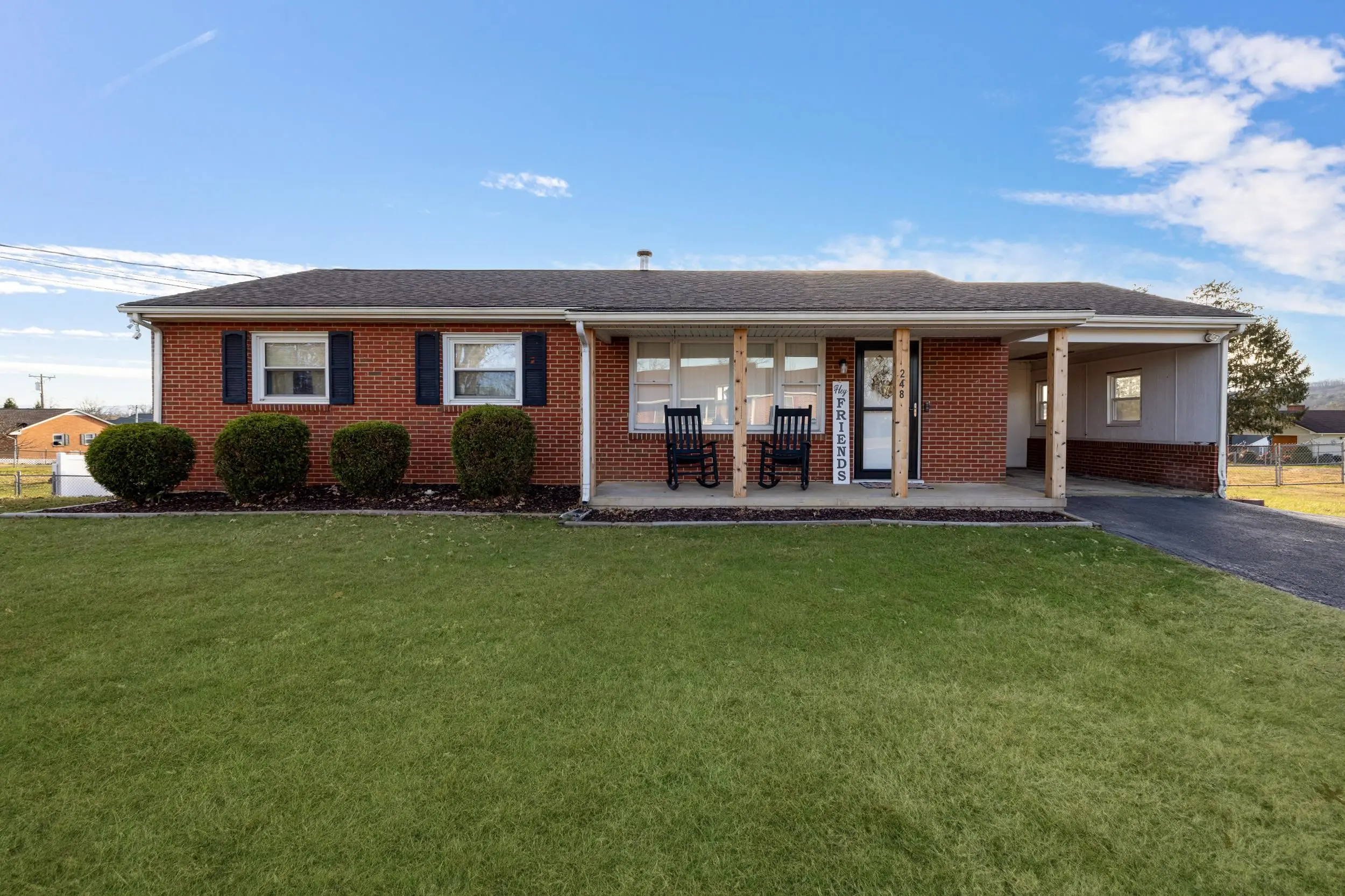 248 Skyview Cir, Verona