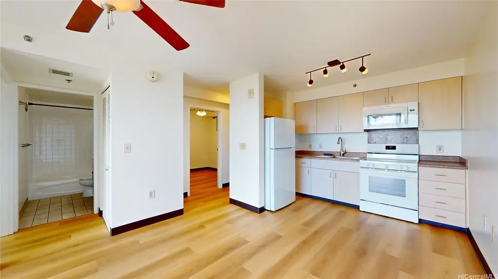 94-302 Paiwa Street # 1005, Waipahu