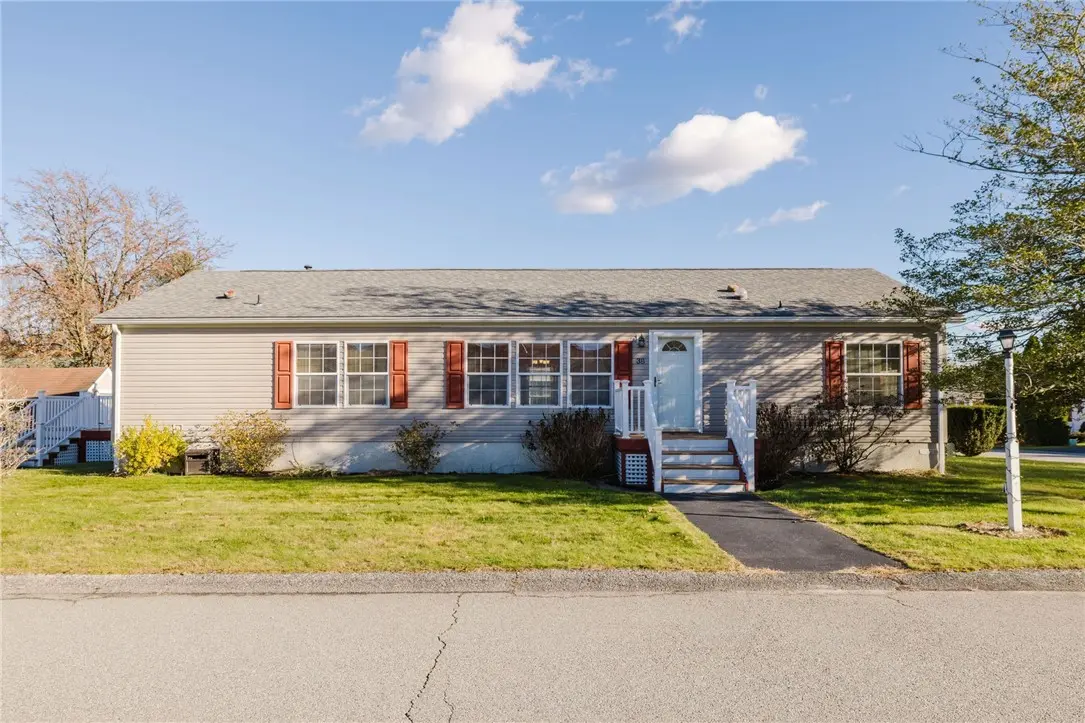 38 Hummingbird Ln, Tiverton