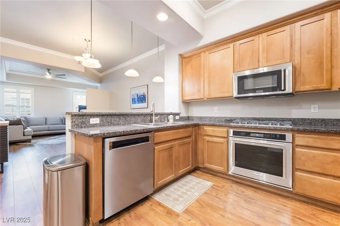 Photo of Listing #2738373