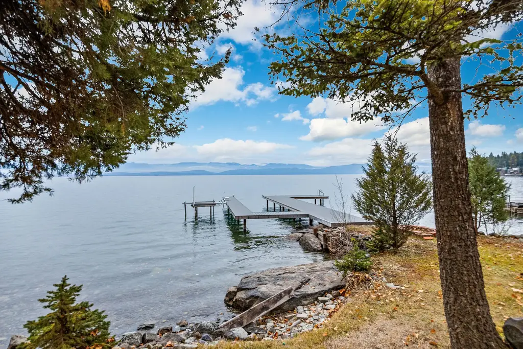 685 N Juniper Bay Road, Somers