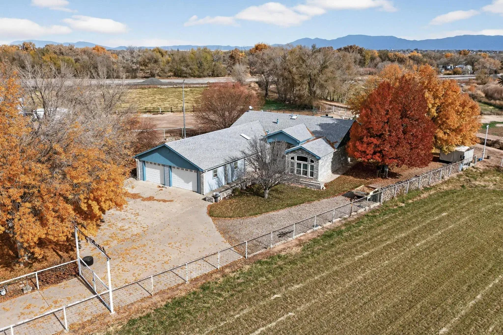 9 Camino De Crystal, Belen