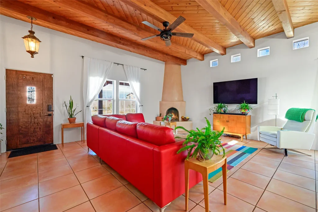 997 Calle Carmilita, Santa Fe