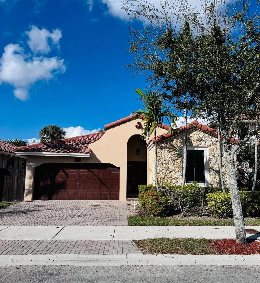 Photo of Listing #A11922933