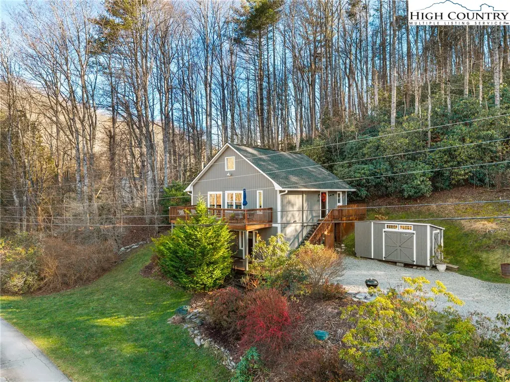 405 Sleepy Hollow Lane, Banner Elk